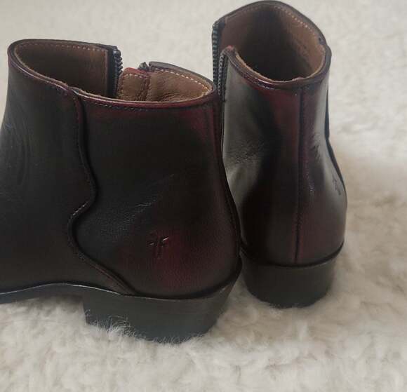 Frye Women's Carson Piping Bootie Black/ Scarlet/ SIZE: 6.5 - Picture 2 of 11